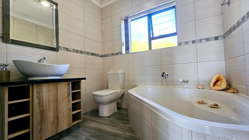 3 Bedroom Property for Sale in Reebok Western Cape